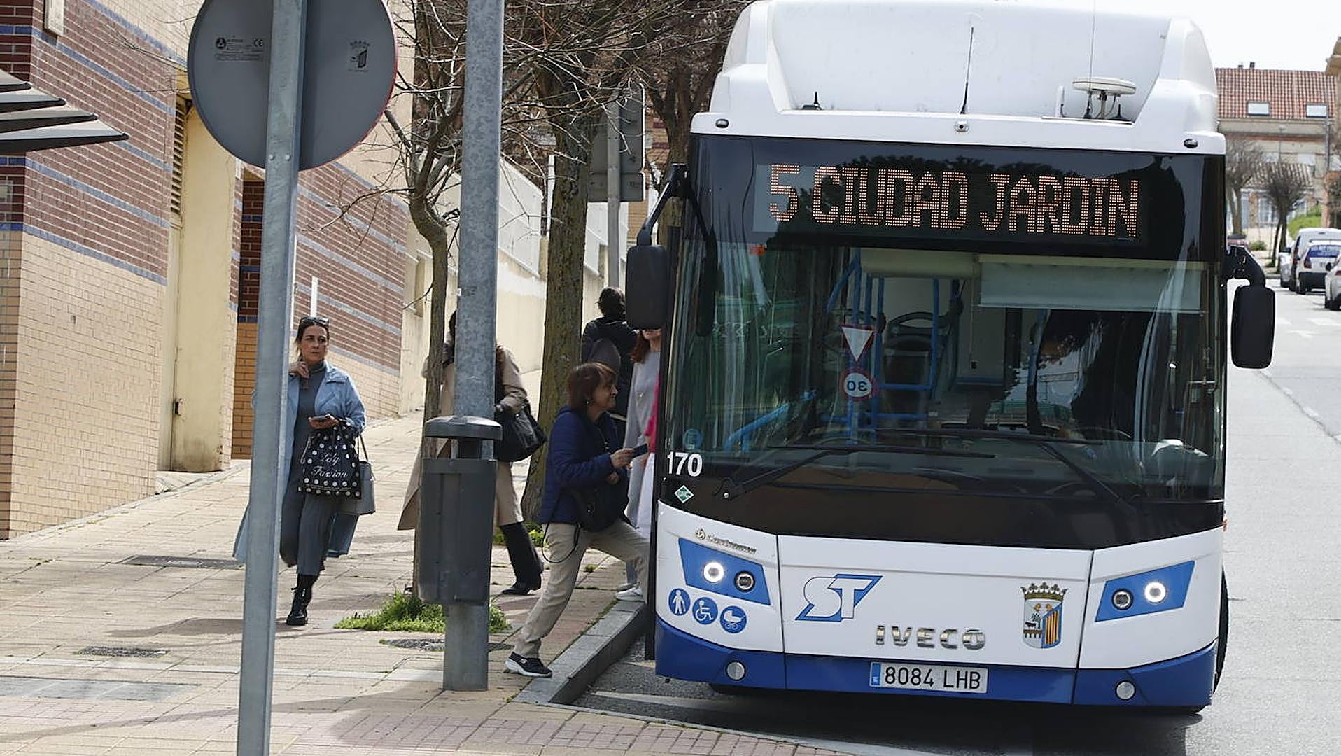 Cuatro líneas de autobús de Salamanca amplían su recorrido desde este
